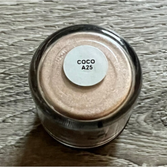 MAC Cosmetics ULTRA RARE Y2K “Coco” Loose Shimmer Pigment - Brown / Taupe - Picture 2 of 3
